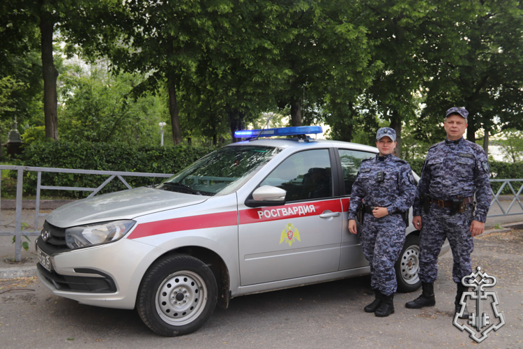 samarskie_rosgvardejjcy_prishli_na_pomoshh_poteryavshemu_soznanie_muzhchine2
