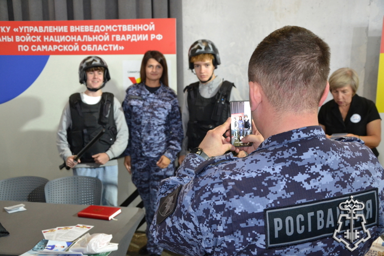 Росгвардейцы стали «Работодателем мечты» на выставке профессий в Самарской области
