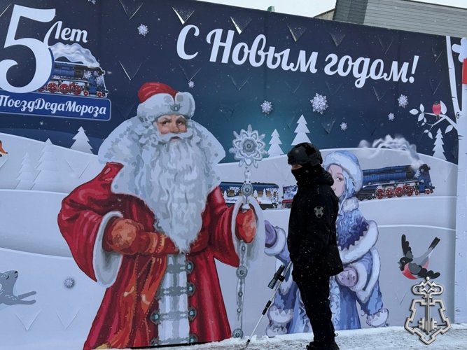 Сотрудники Росгвардии обеспечили безопасность Поезда Деда Мороза во время его остановки в Тольятти