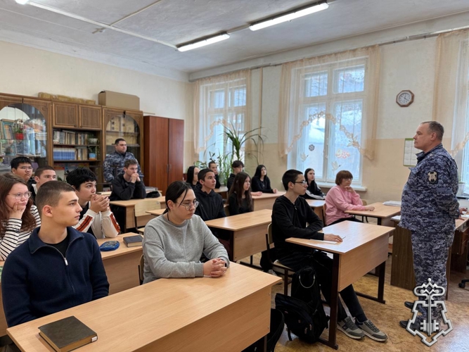 Сотрудники вневедомственной охраны по городу Самаре провели урок мужества