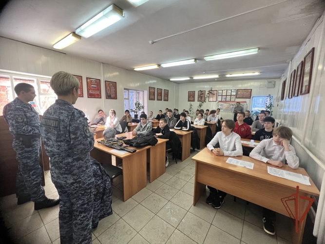 В Тольятти в преддверии Дня защитника Отечества росгвардейцы провели день открытых дверей