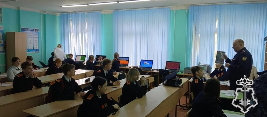 Сотрудники Богатовского отдела вневедомственной охраны Самарской области провели профориентационную беседу