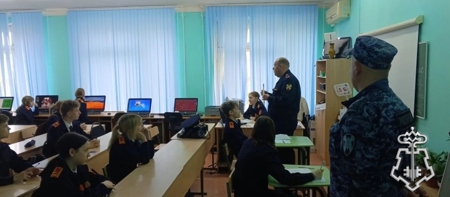 Сотрудники Богатовского отдела вневедомственной охраны Самарской области провели профориентационную беседу