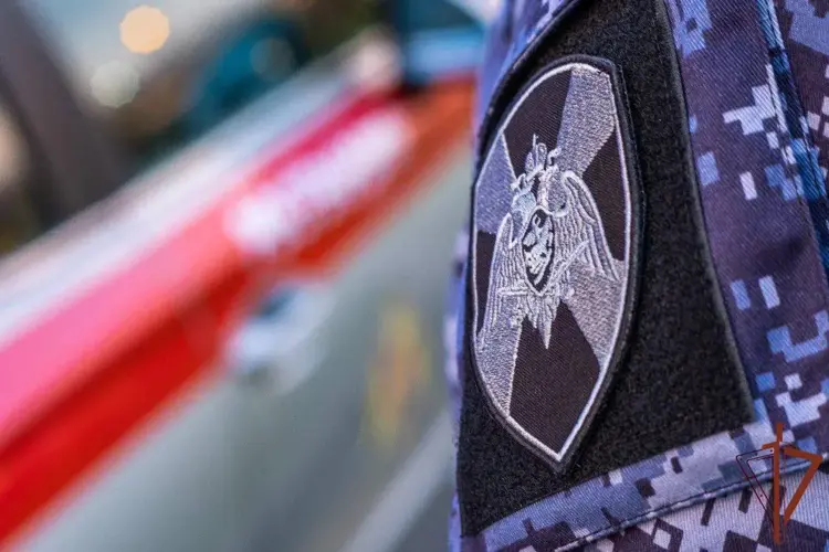 Росгвардейцы оказывают помощь спасателям на месте частичного обрушения жилого дома в Сызрани (видео)