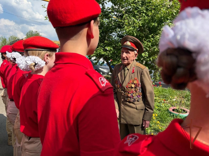 В Самаре росгвардейцы присоединились к акции «Парад у дома ветерана»
