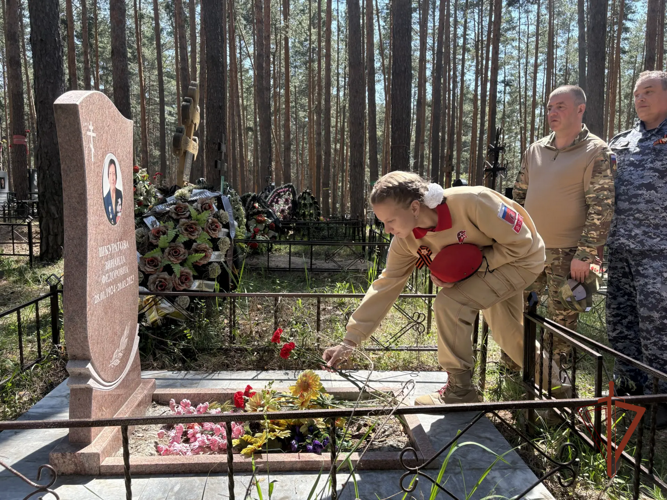 Сквозь годы: самарские росгвардейцы и юнармейцы привели в порядок могилы ветеранов