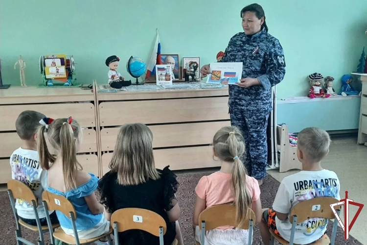 В Самарской области росгвардейцы провели серию патриотических акций в честь Дня России