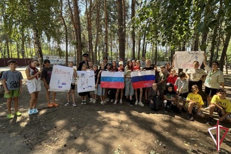 Самарские росгвардейцы провели патриотическую акцию ко Дню флага России